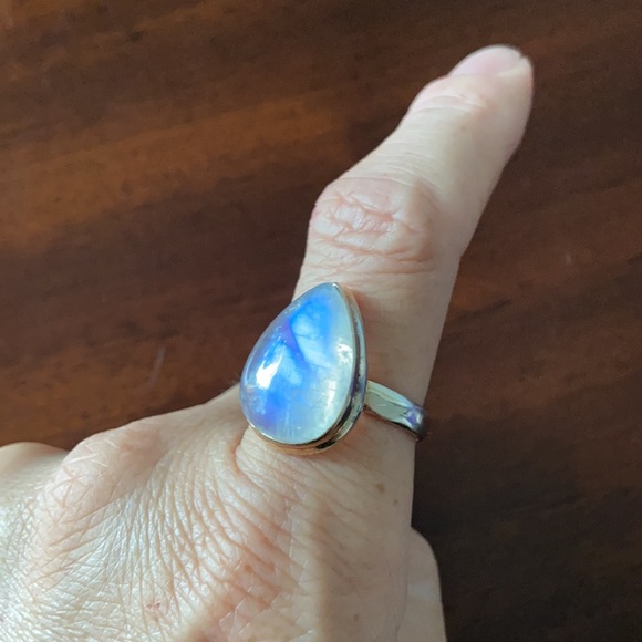 Sterling silver teardrop moonstone ring - Picture 2 of 9